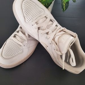 Nike Priority Low Sneakers